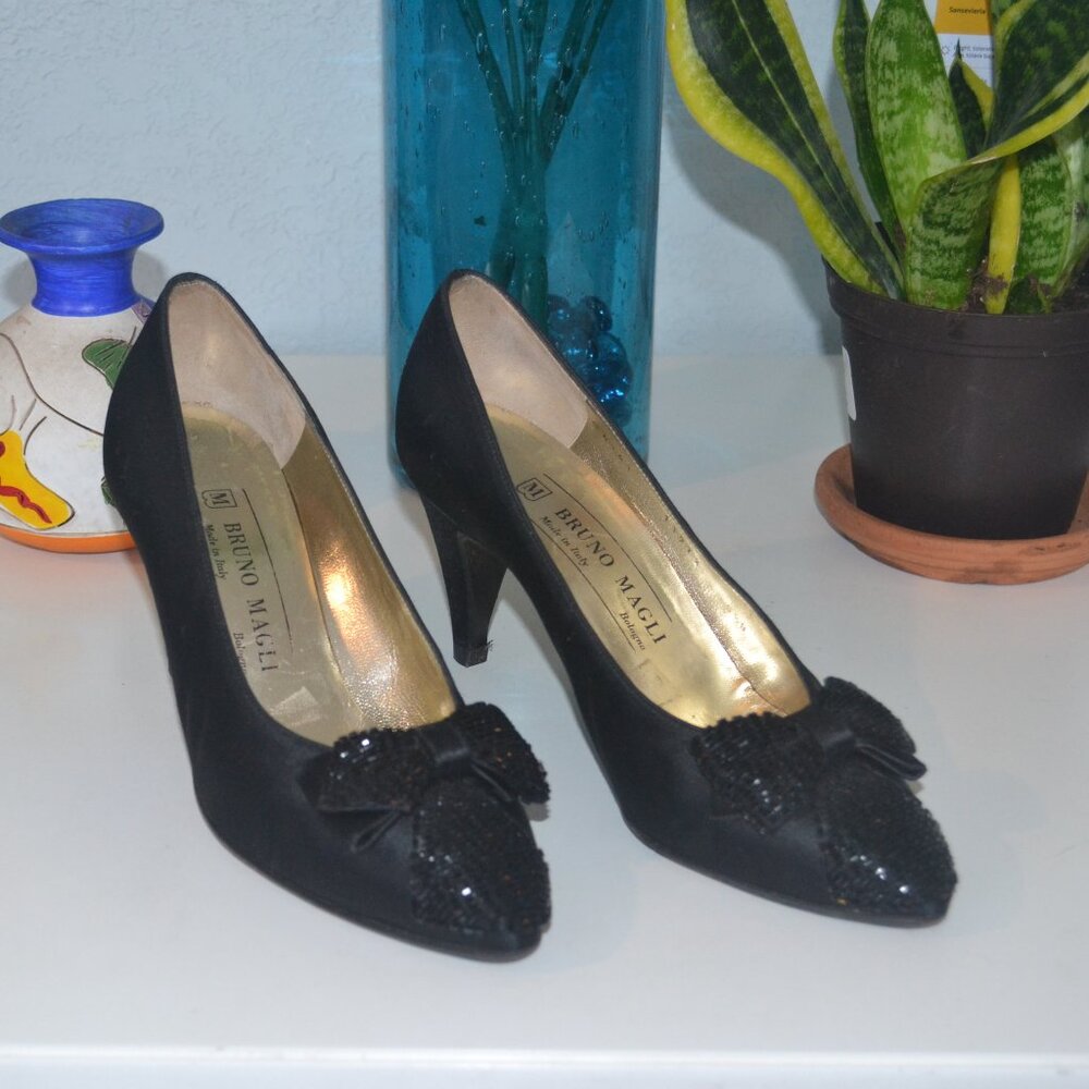 Pre-owned Vintage Bruno Magli black pointed toe pumps size M (5.5)